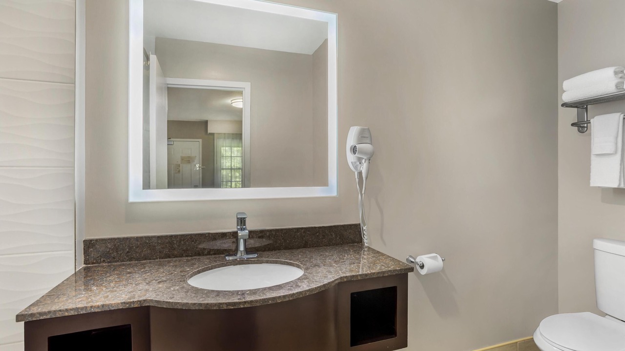 Photo of Bathroom in Fort Lee