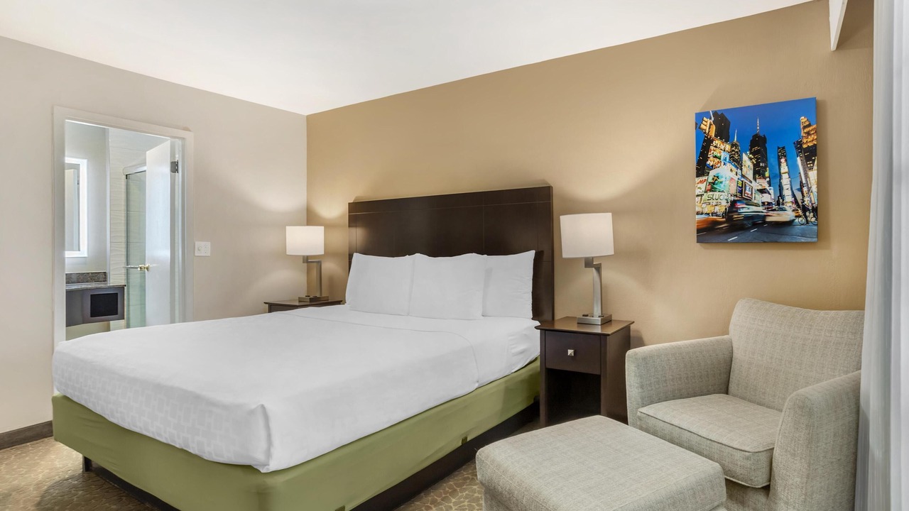 Photo of Bedroom in Fort Lee