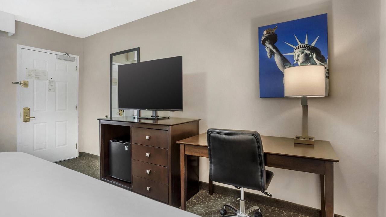 Photo of Bedroom in Fort Lee