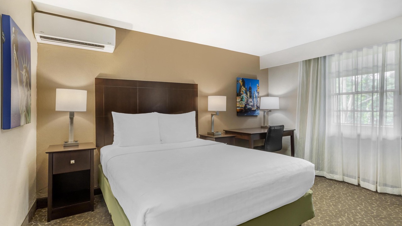 Photo of Bedroom in Fort Lee