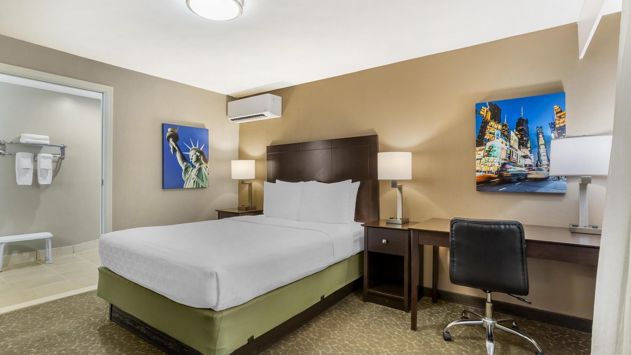 Photo of Bedroom in Fort Lee