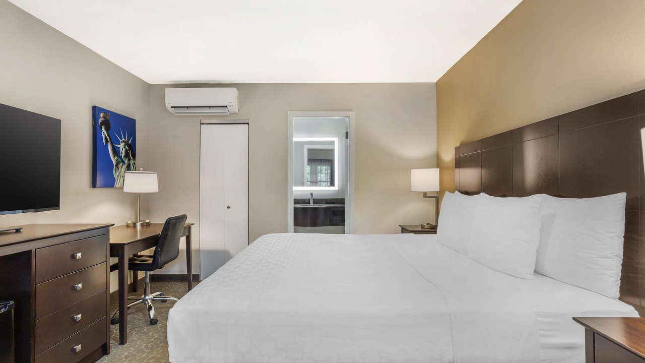 Photo of Bedroom in Fort Lee