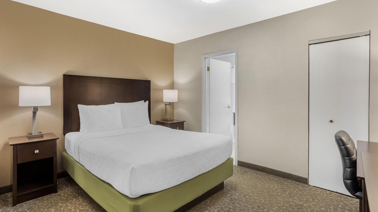 Photo of Bedroom in Fort Lee