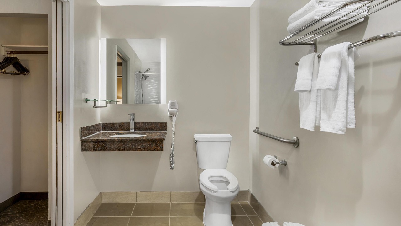 Photo of Bathroom in Fort Lee