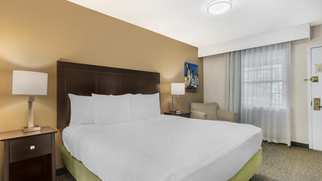 Photo of Bedroom in Fort Lee