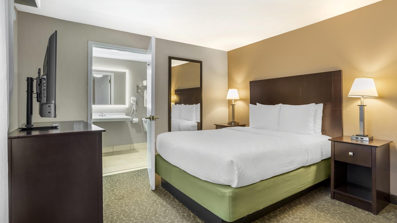 Photo of Bedroom in Fort Lee