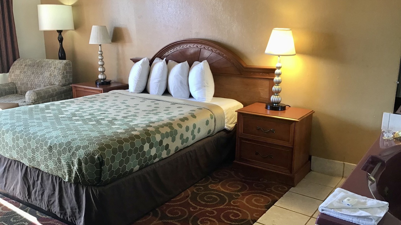 Photo of Bedroom in Outlook