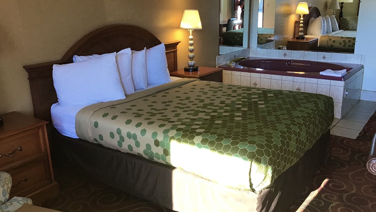 Photo of Bedroom in Outlook