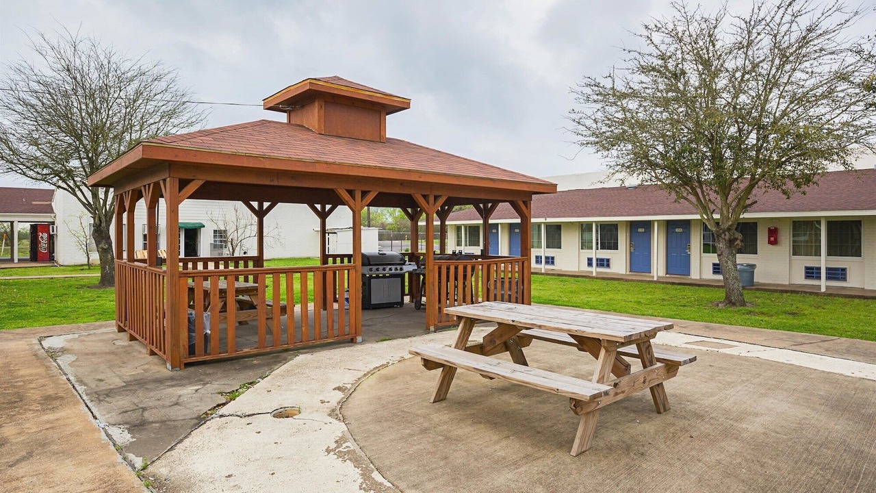 Photo of Outdoor in Madisonville