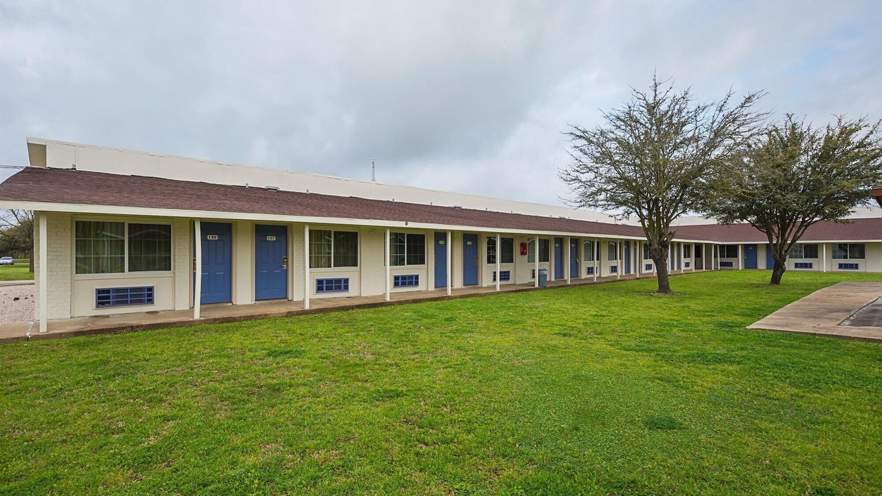 Photo of Outdoor in Madisonville