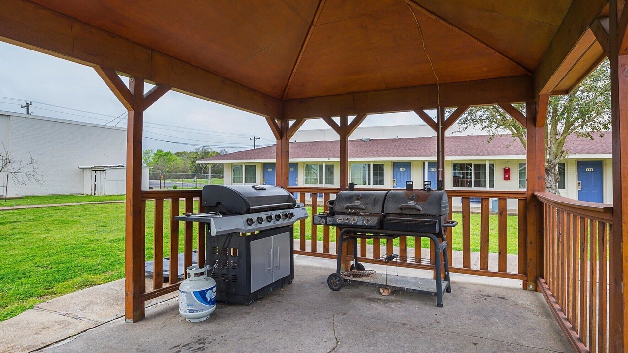 Photo of Outdoor in Madisonville