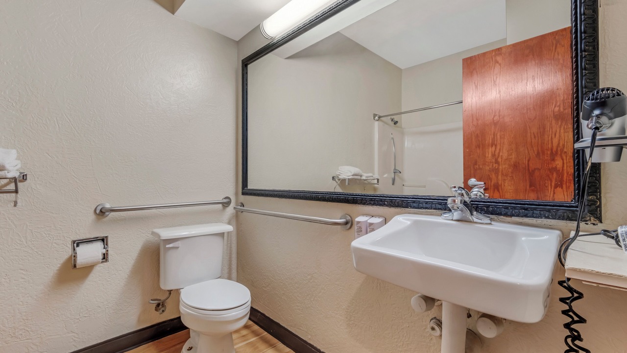 Photo of Bathroom in Dumas