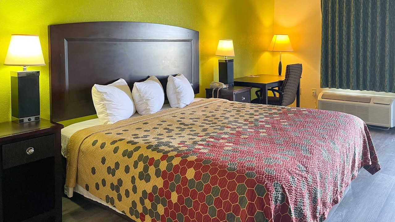 Photo of Bedroom in Sweetwater