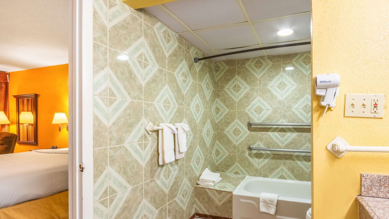 Photo of Bathroom in Elk City