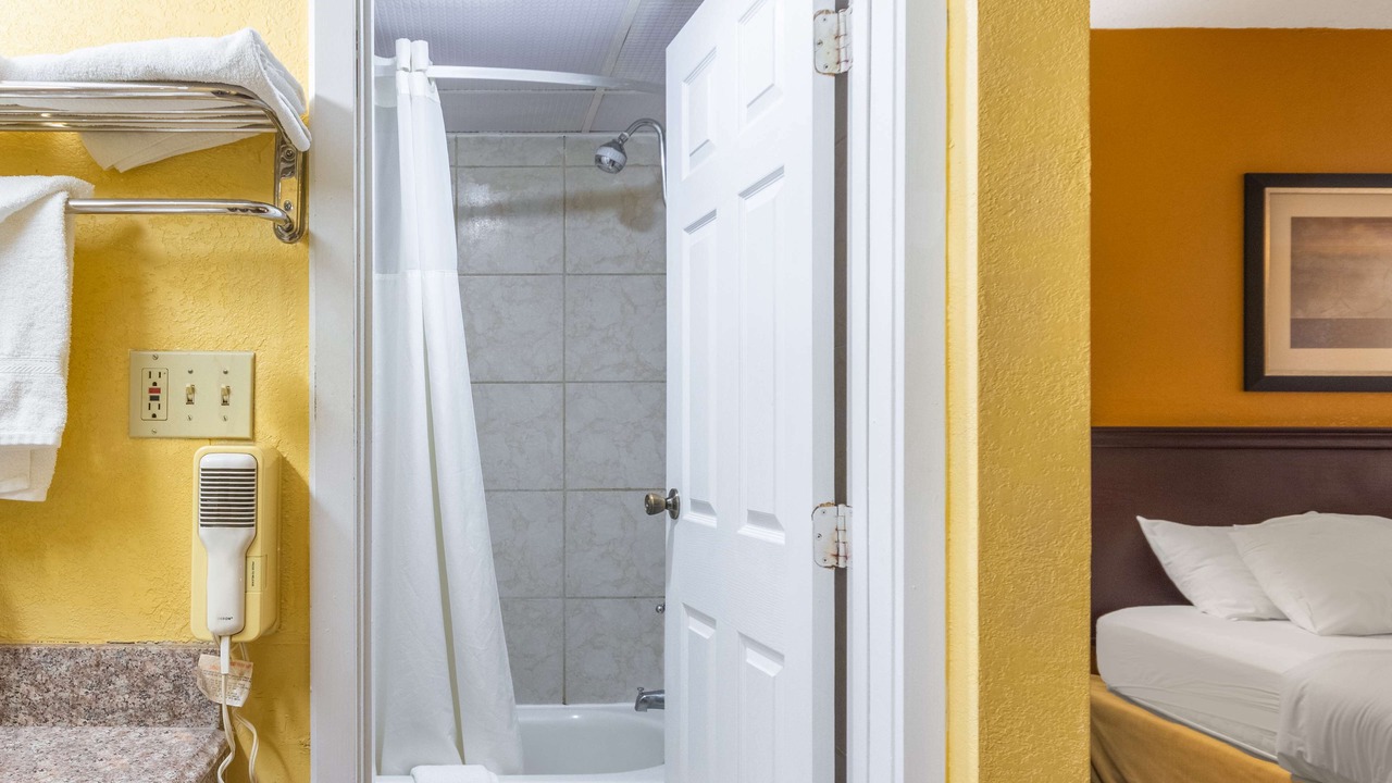 Photo of Bathroom in Elk City