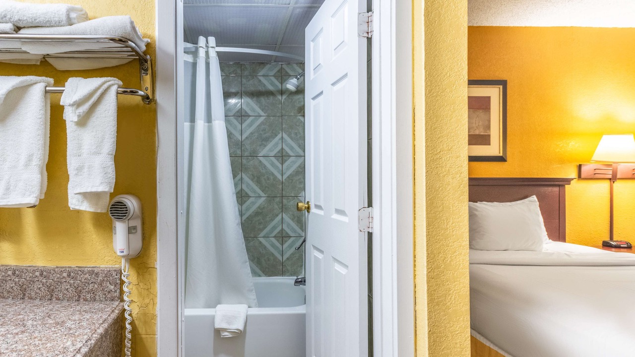 Photo of Bathroom in Elk City