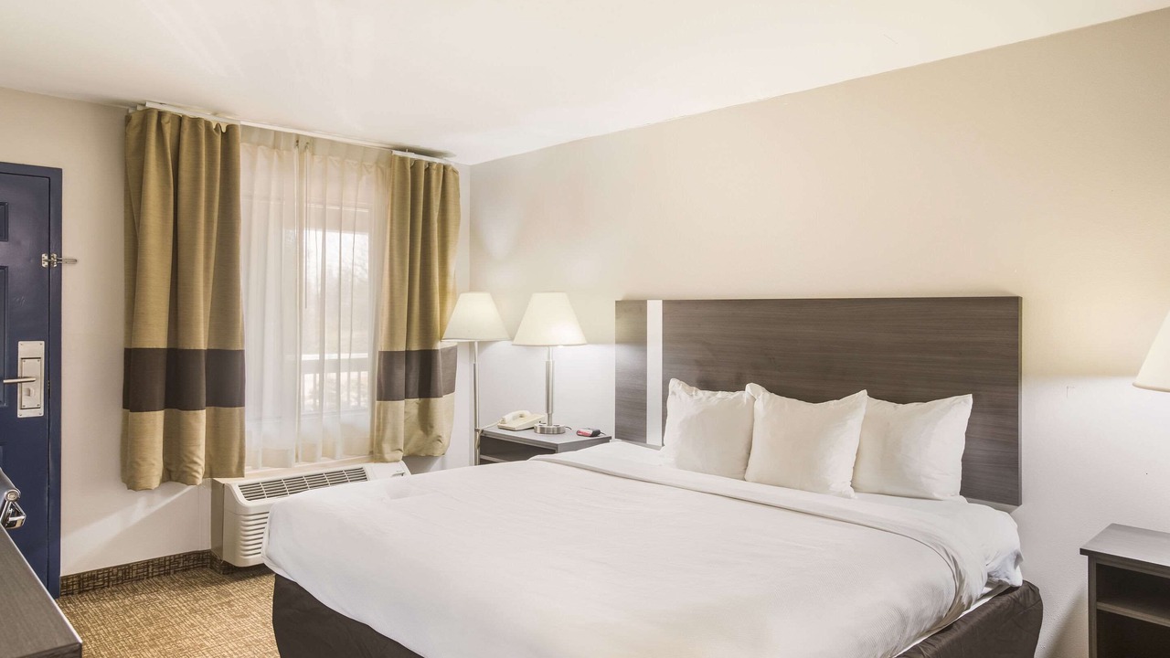 Photo of Bedroom in Forsyth