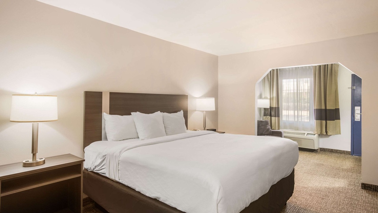 Photo of Bedroom in Forsyth