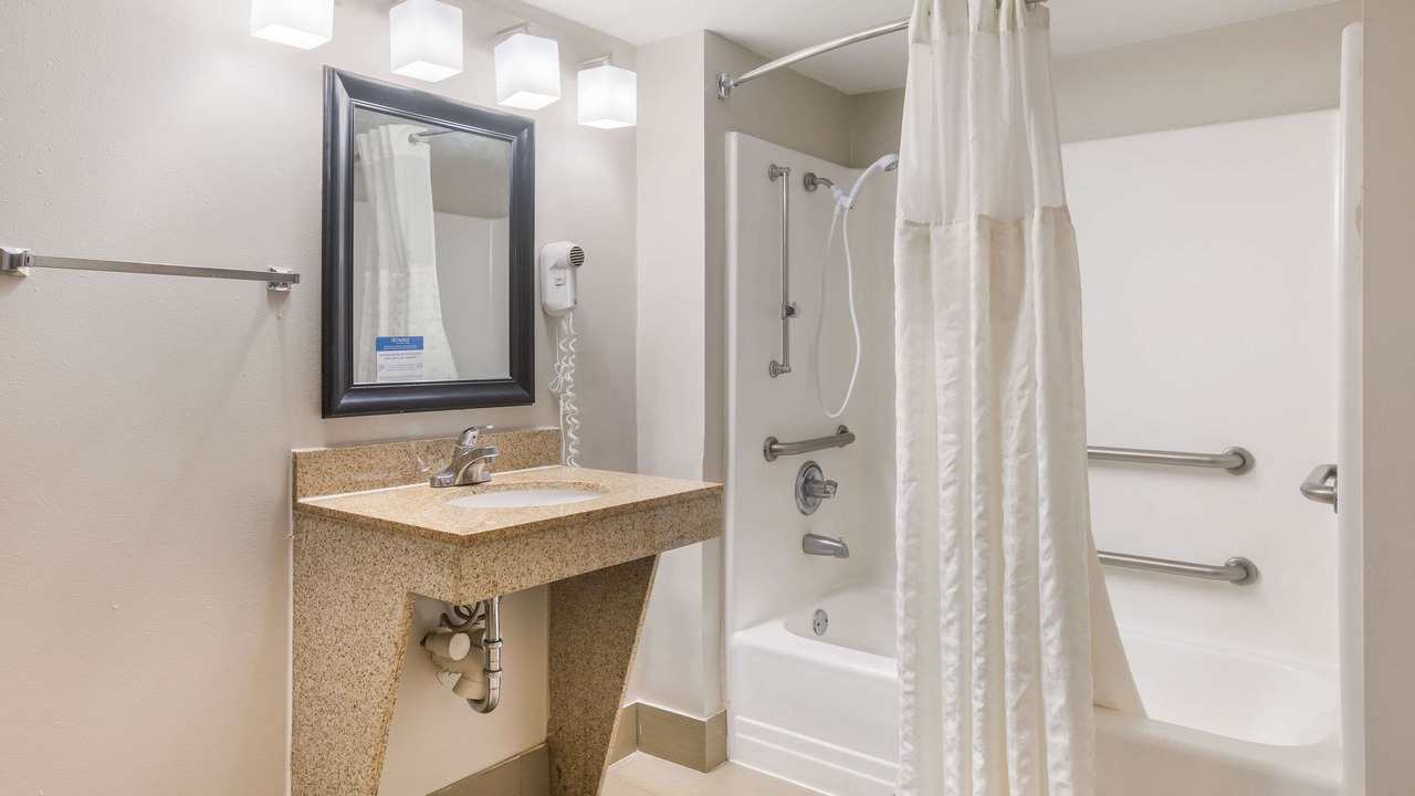 Photo of Bedroom in Forsyth