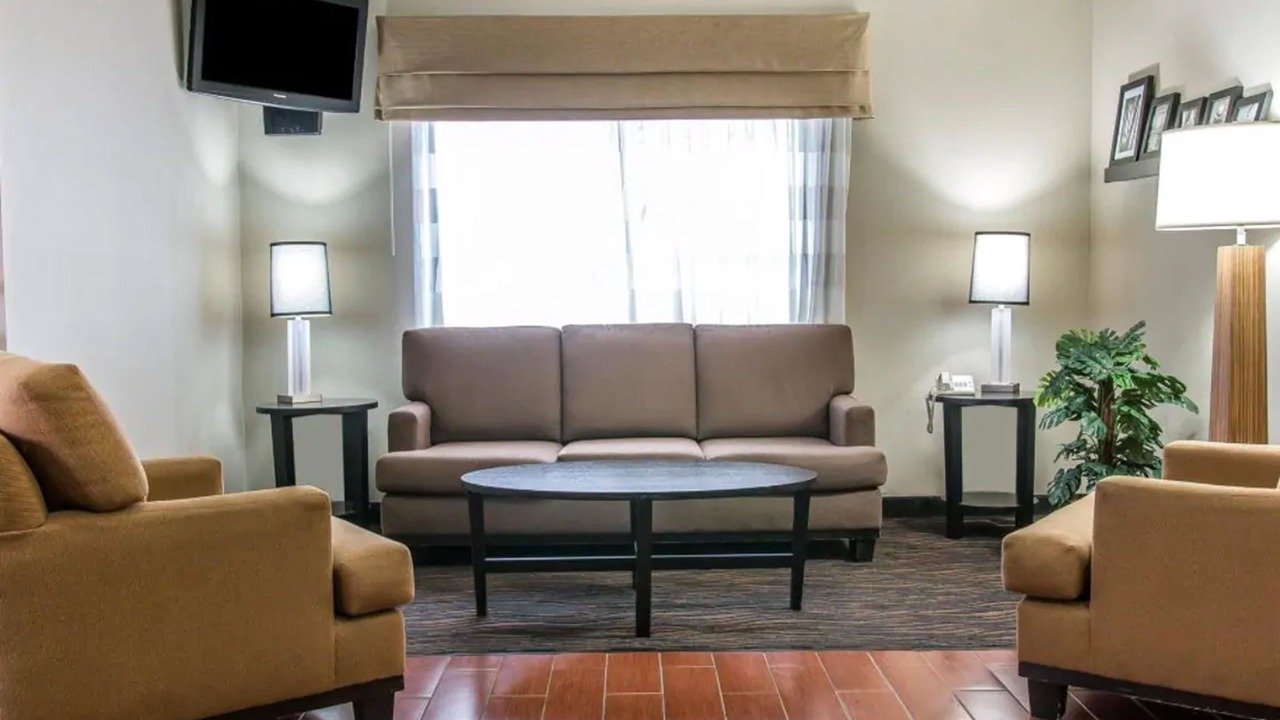 Photo of Livingroom in Flat Rock