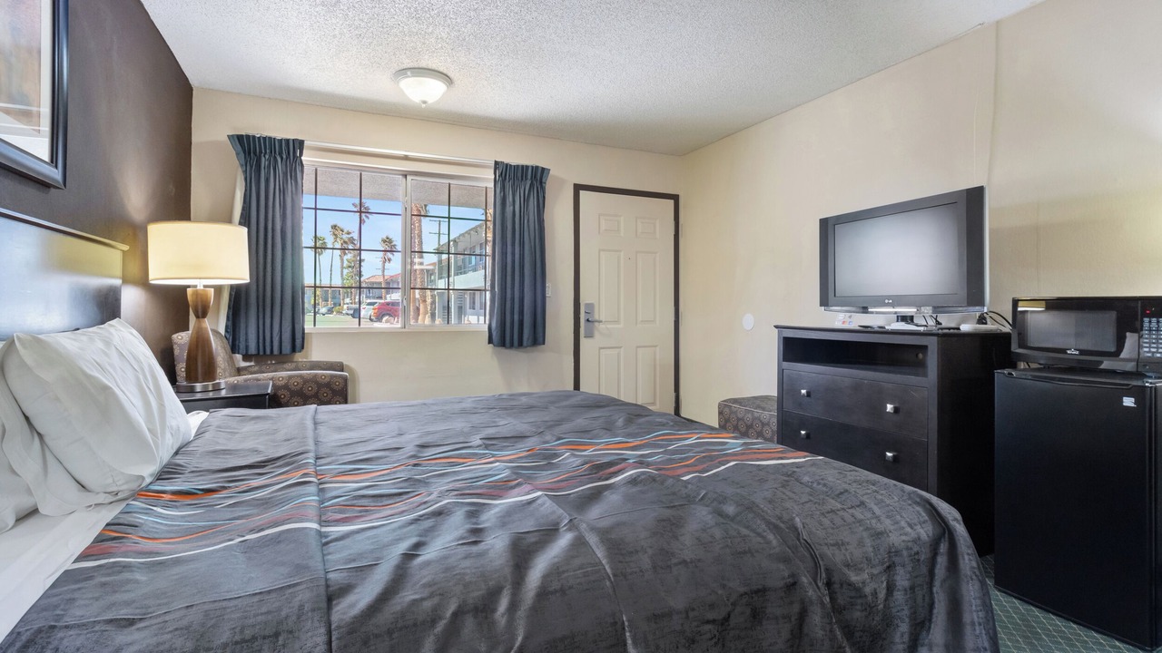 Photo of Bedroom in Barstow