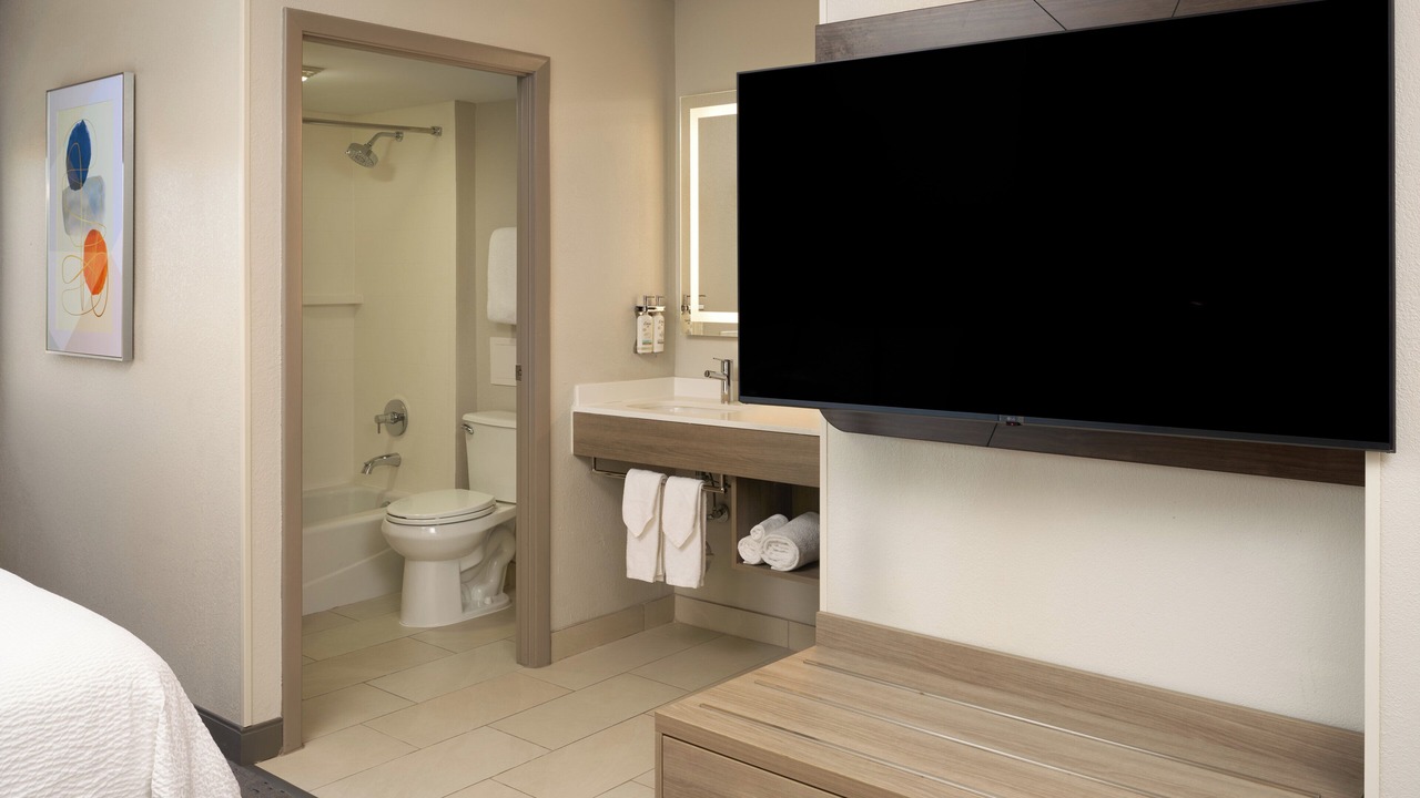 Photo of Bedroom in Ludlam