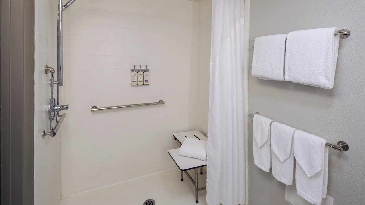 Photo of Bedroom in Ludlam