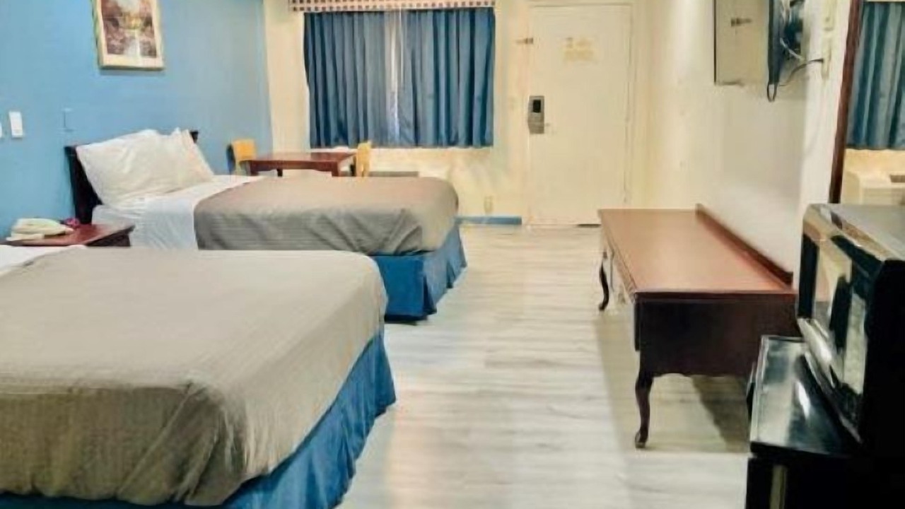 Photo of Bedroom in US 290