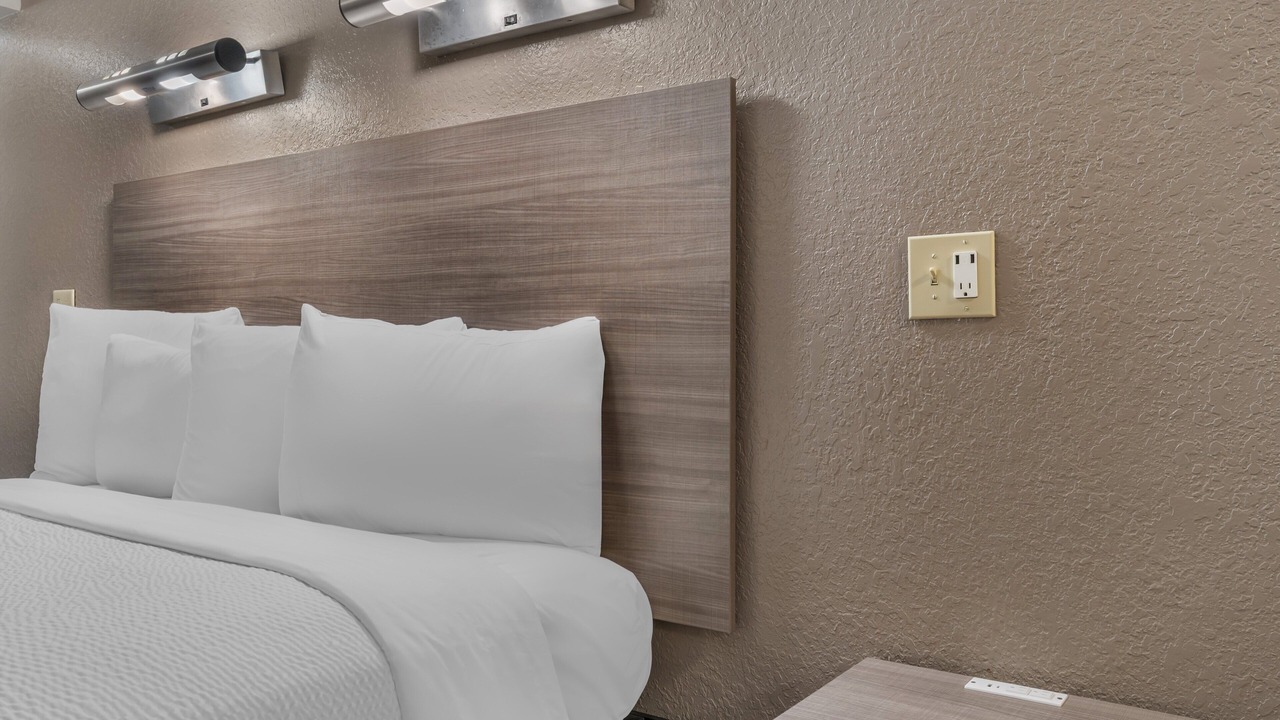 Photo of Bedroom in US 290