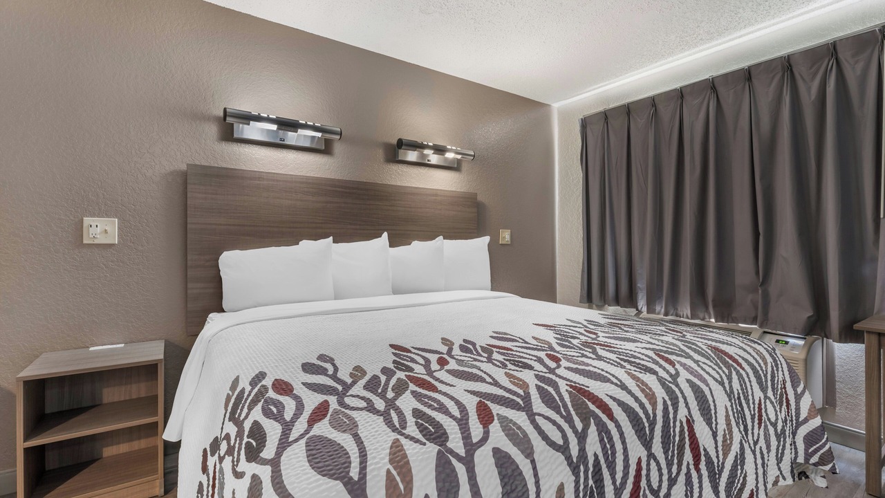 Photo of Bedroom in US 290