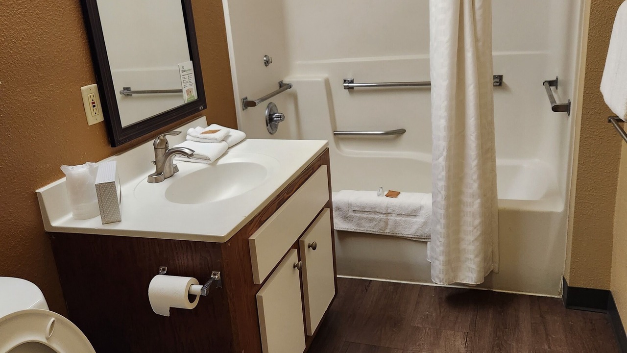 Photo of Bathroom in Summit Station