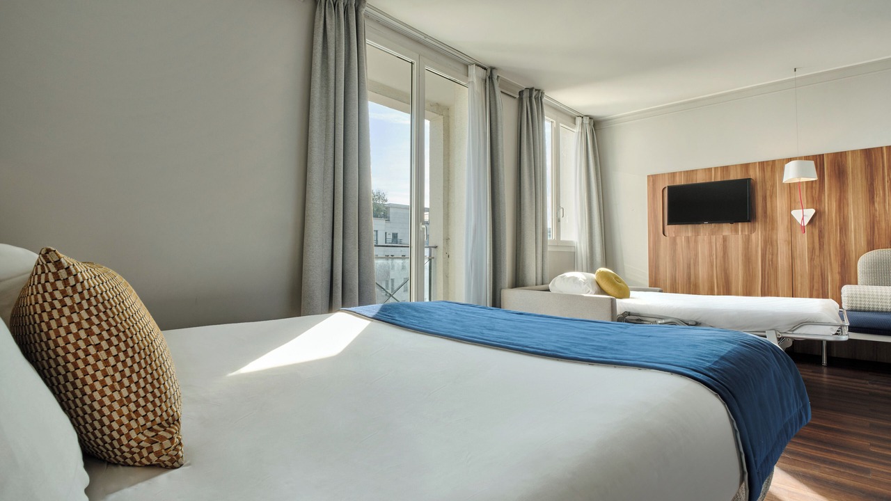 Photo of Bedroom in Suresnes