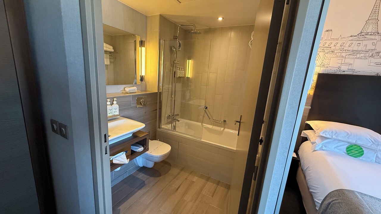 Photo of Bedroom in Quartier des Grandes-Carrieres
