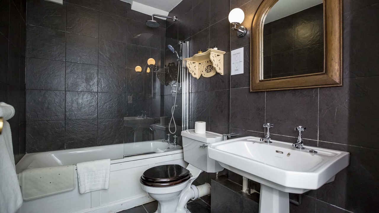 Photo of Bathroom in Pangbourne