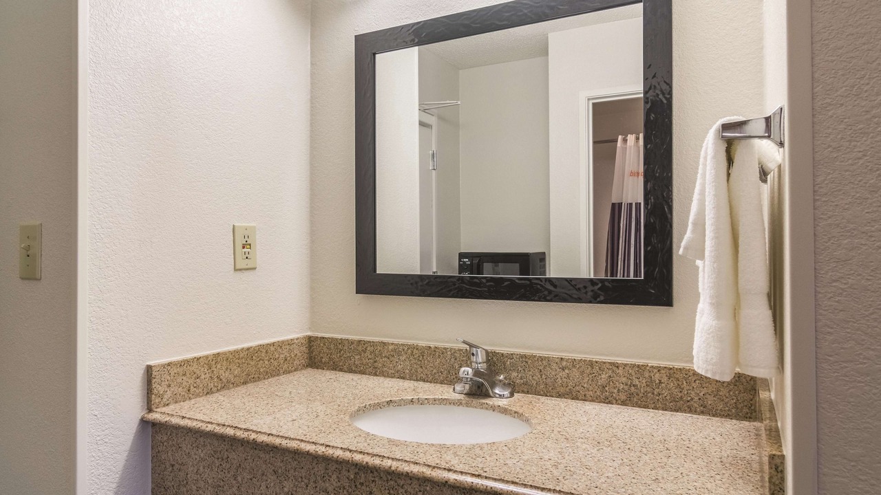 Photo of Bathroom in Dock Junction