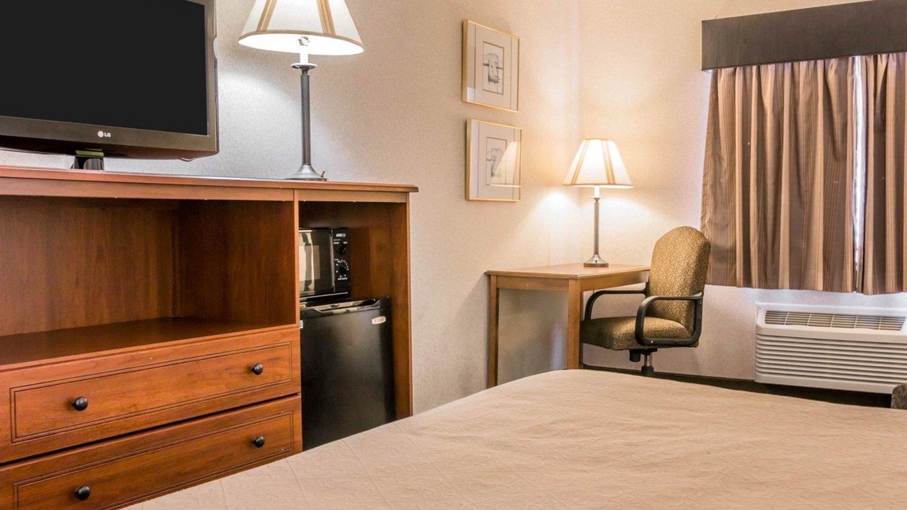 Photo of Bedroom in Walker