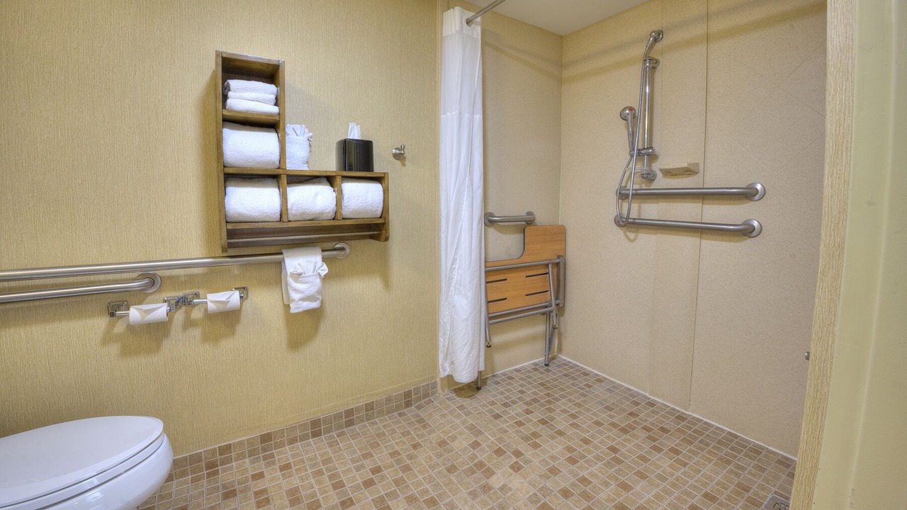 Photo of Bedroom in Pine Knoll Shores
