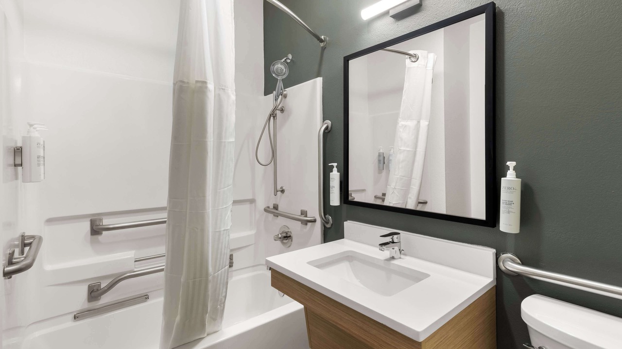 Photo of Bathroom in Calhoun