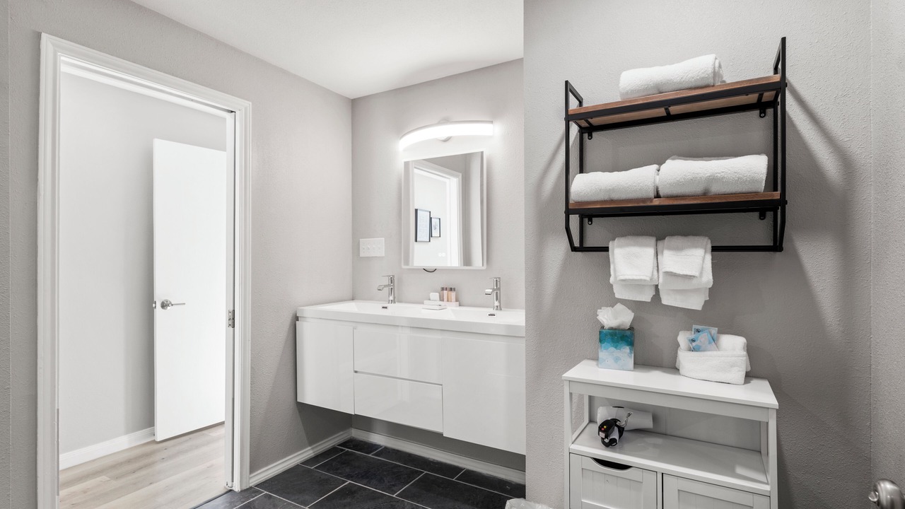 Photo of Bathroom in Main - Military Plaza