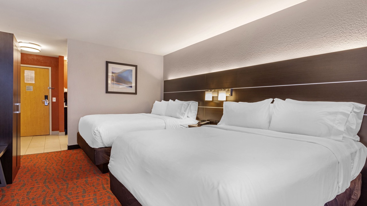 Photo of Bedroom in Metropolis