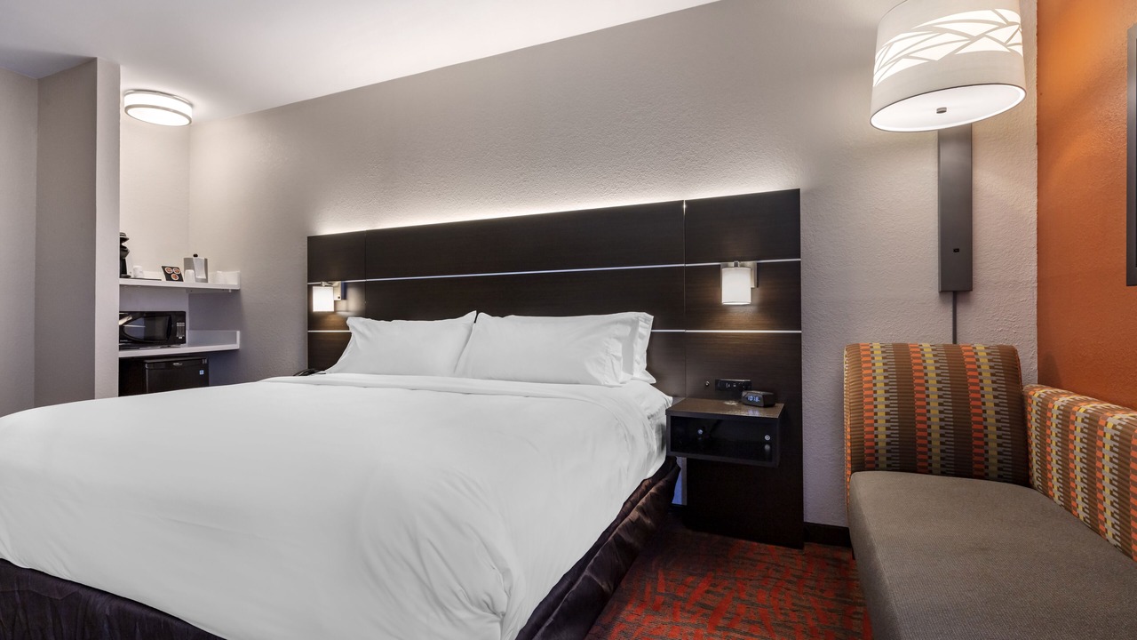 Photo of Bedroom in Metropolis