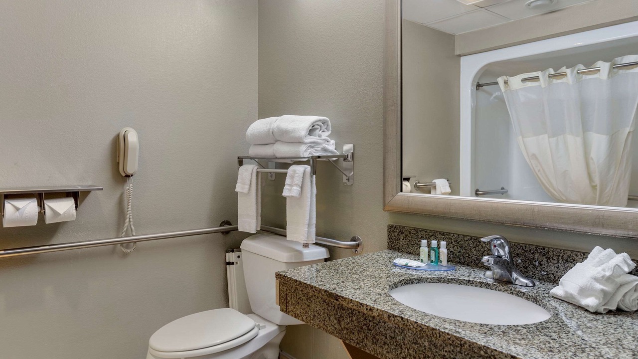 Photo of Bathroom in St. Robert