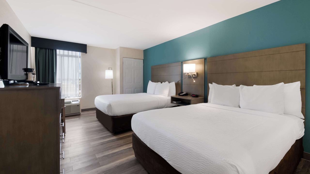 Photo of Bedroom in Coliseum Central