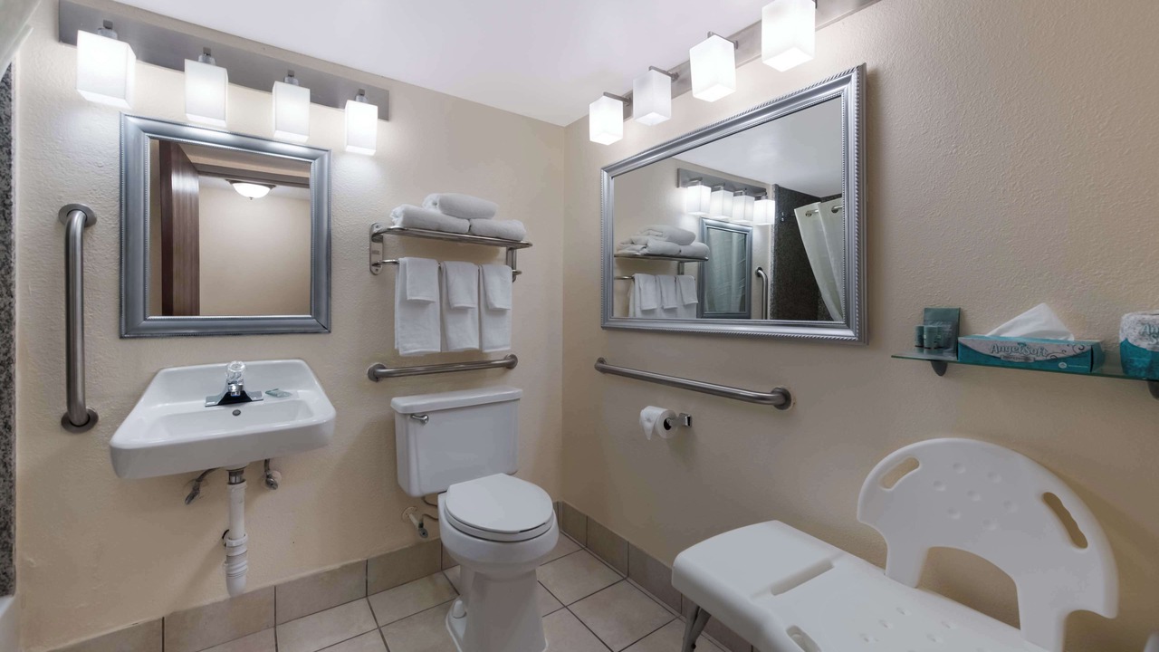 Photo of Bathroom in Coliseum Central
