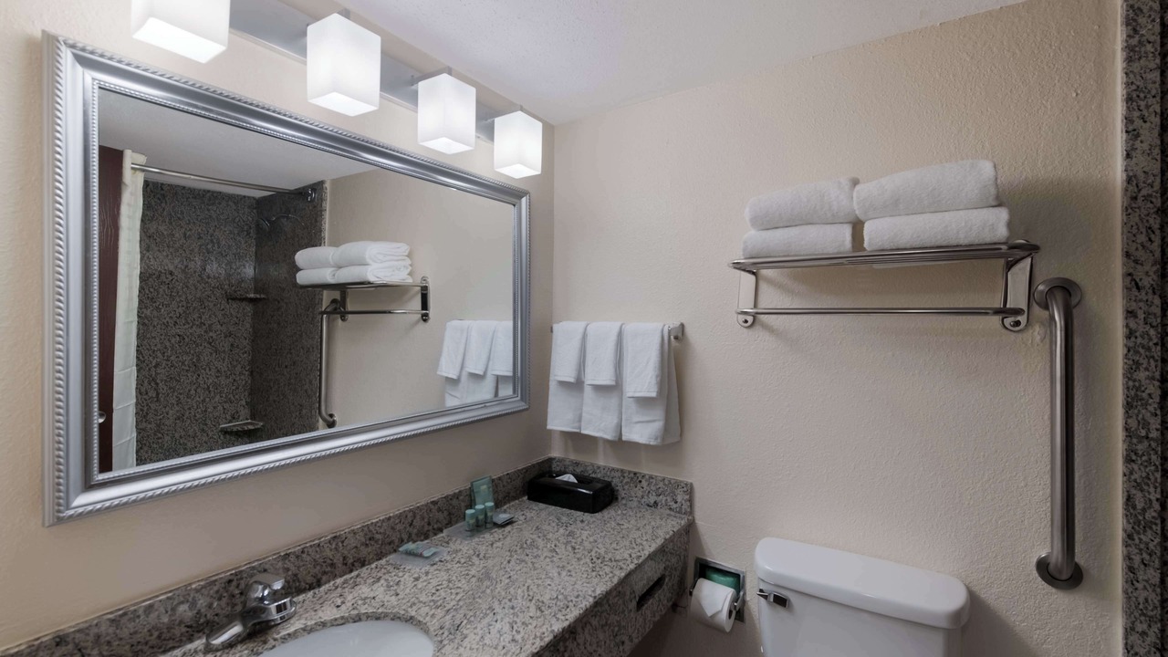 Photo of Bathroom in Coliseum Central