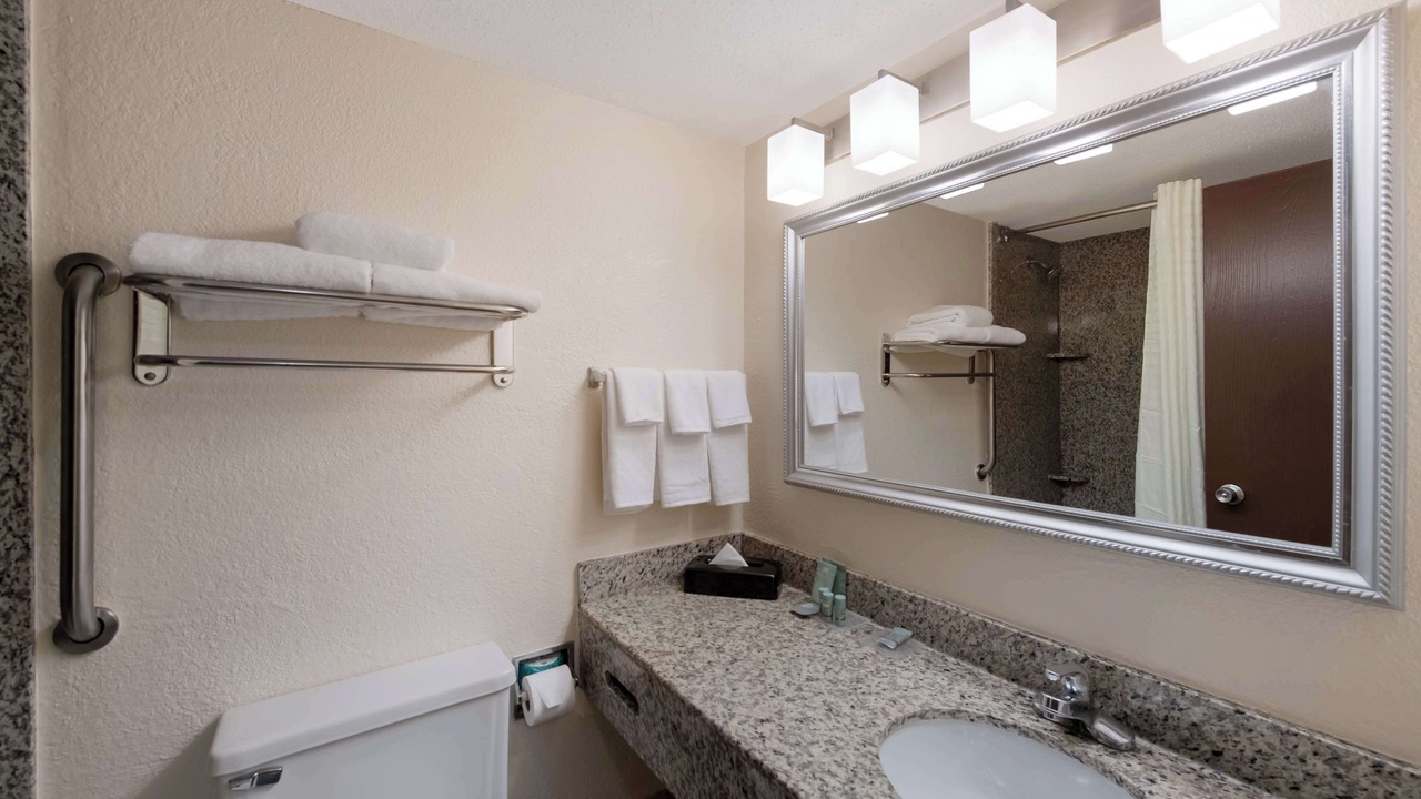 Photo of Bathroom in Coliseum Central
