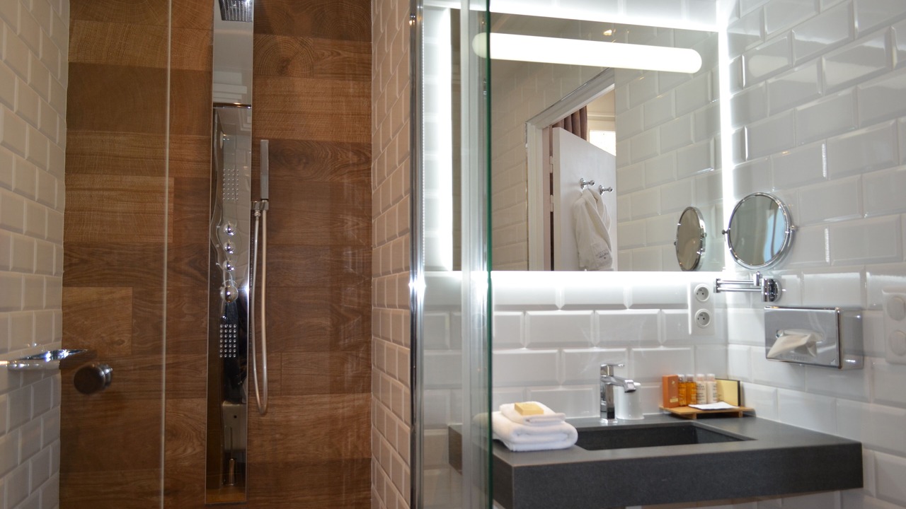 Photo of Bathroom in Commes