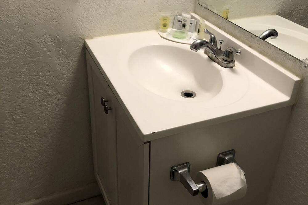 Photo of Bathroom in Scottsbluff