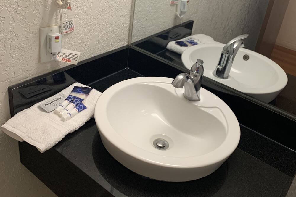 Photo of Bathroom in Scottsbluff