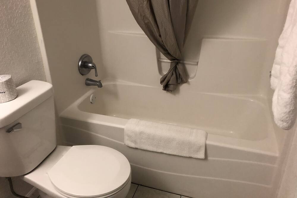 Photo of Bathroom in Scottsbluff